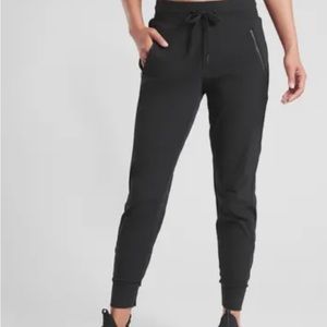 Athleta Trekkie north joggers